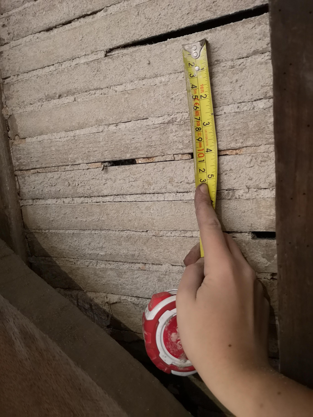 measuring gap between lath